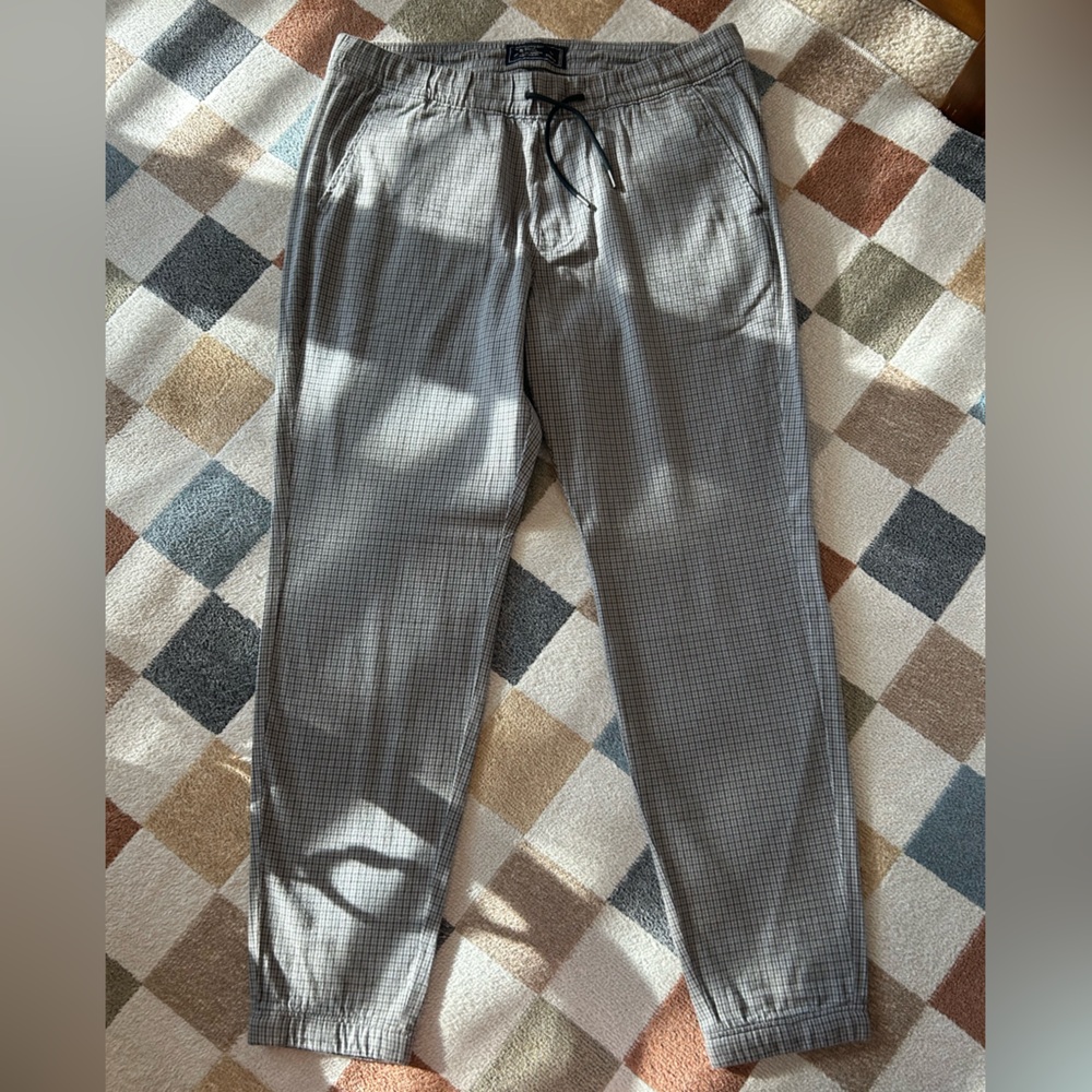Abercrombie & Fitch Gray Checkered Dress Pants